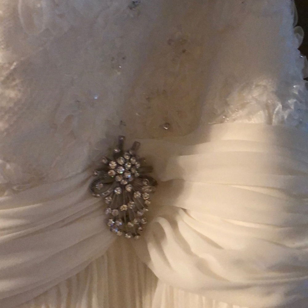 Alfred Angelo wedding Gown - Picture 2 of 7